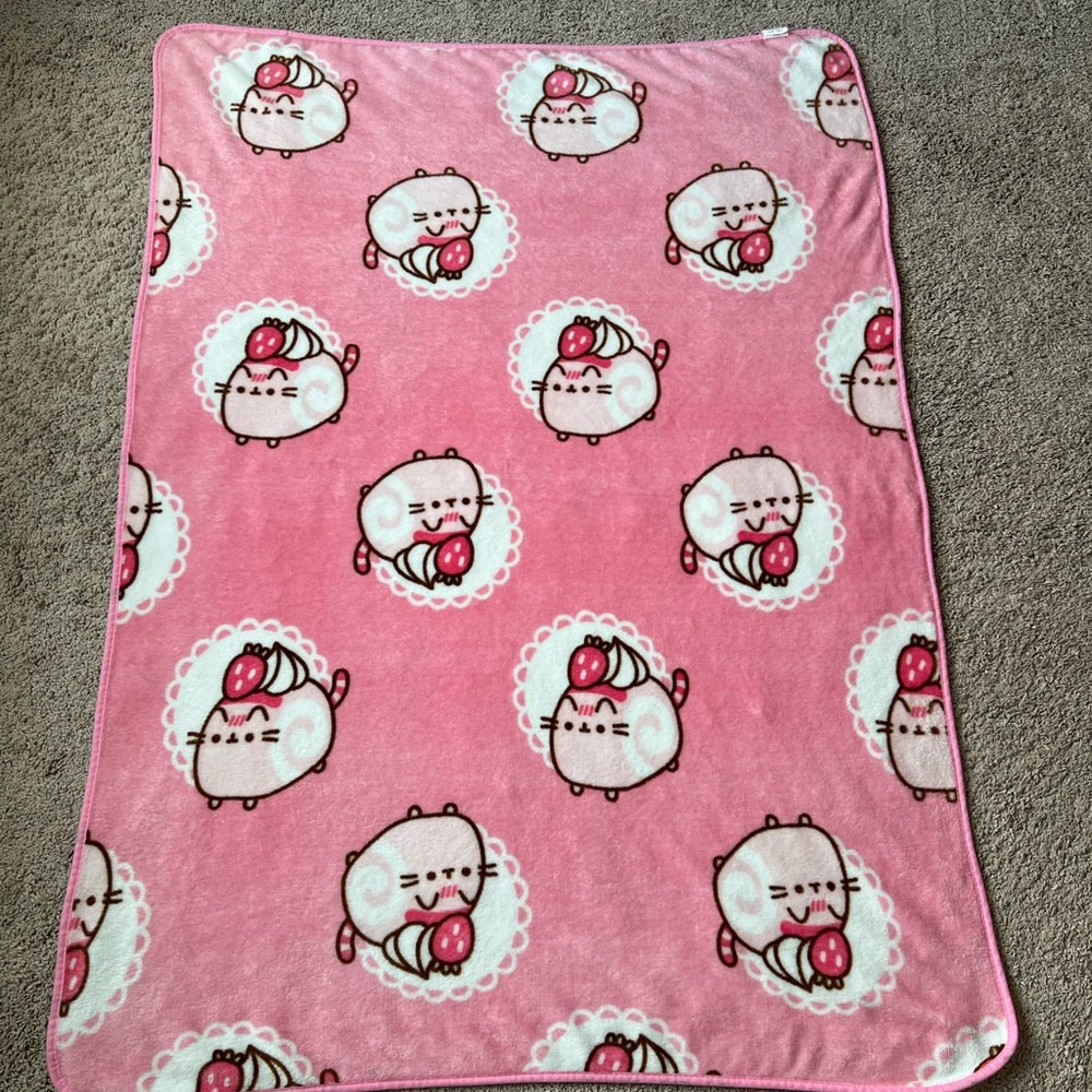 Pusheen limited edition roll cake plush throw